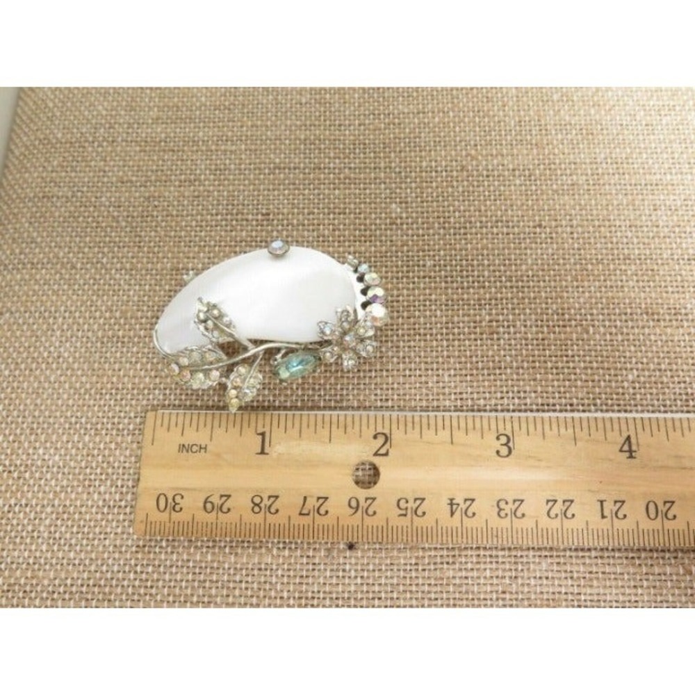 VINTAGE HIGH END WHITE MOP JELLY BEAN FLORAL CAB RHINESTONE SILVER BROOCH PIN - Picture 5 of 7